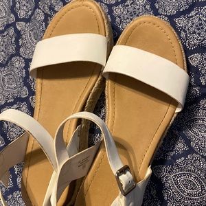 Selling cause there to big for me, a little peeling can’t see it when wearing